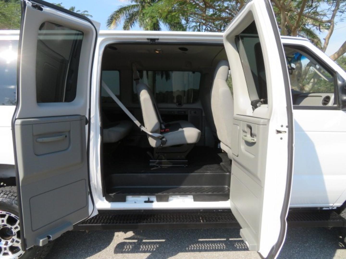 2014 White /GRAY Ford E-Series Wagon XLT (1FBSS3BL6ED) , AUTOMATIC transmission, located at 4301 Oak Circle #19, Boca Raton, FL, 33431, (954) 561-2499, 26.388861, -80.084038 - Photo#93